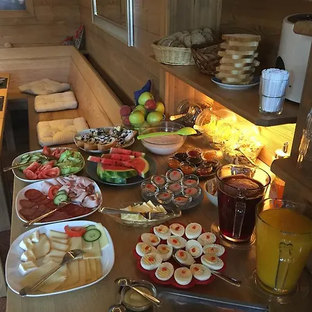 Πανσιόν And Monika Špindlerŭv Mlýn