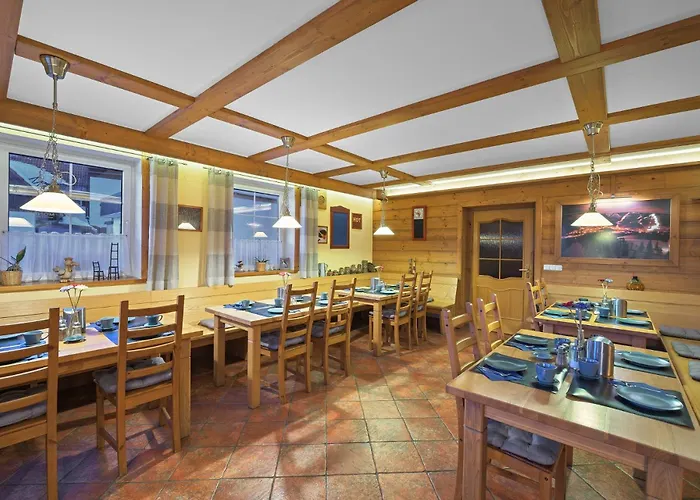 בית הארחה And Monika